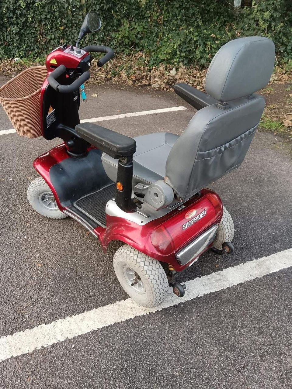 Shoprider Cadiz 8mph Mobility Scooter by Roma Medical – Class 3 Road-Legal, 20-Mile Range, Full Suspension & Lighting - view 3
