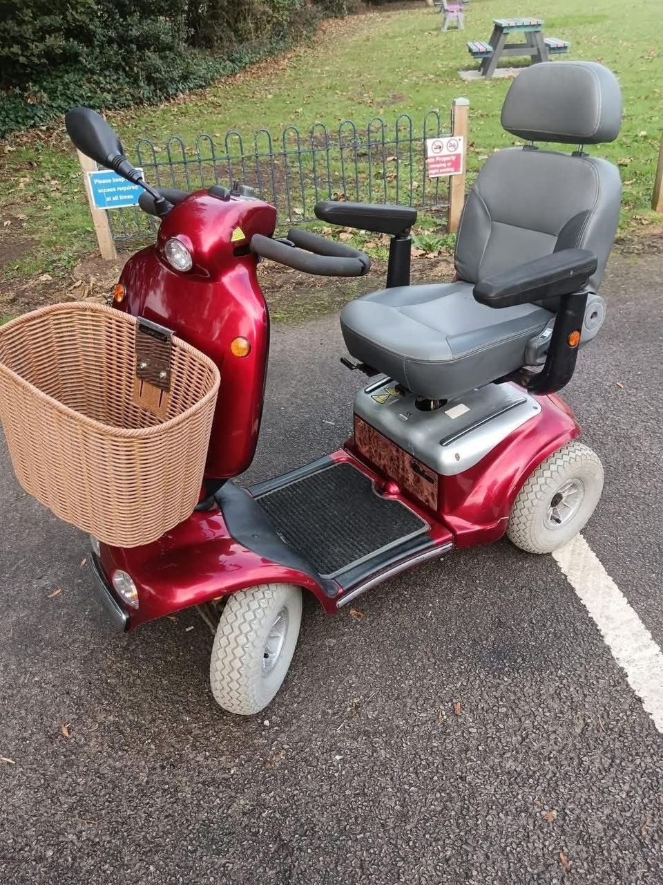 Shoprider Cadiz 8mph Mobility Scooter by Roma Medical – Class 3 Road-Legal, 20-Mile Range, Full Suspension & Lighting - view 5