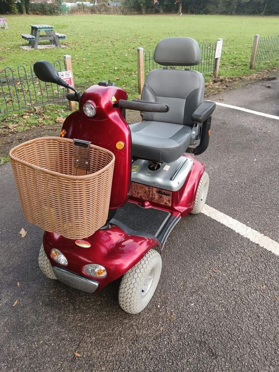 Shoprider Cadiz 8mph Mobility Scooter by Roma Medical – Class 3 Road-Legal, 20-Mile Range, Full Suspension & Lighting - view 6