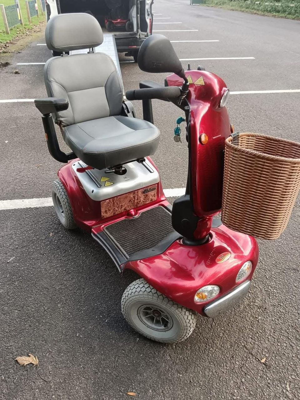 Shoprider Cadiz 8mph Mobility Scooter by Roma Medical – Class 3 Road-Legal, 20-Mile Range, Full Suspension & Lighting - view 7