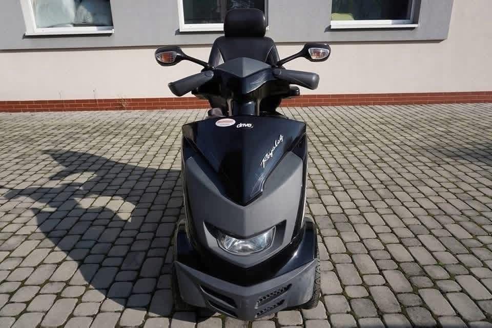 Drive DeVilbiss Healthcare Royale 8mph Heavy Duty Mobility Scooter (Royale 3 / Royale 4) - view 2