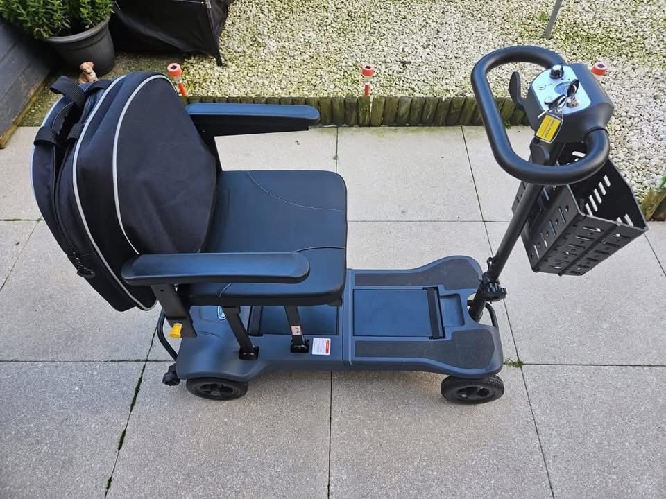 Ultra Lightweight Folding Carbon Fibre Mobility Scooter - view 2