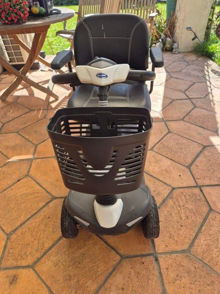 Invacare Colibri compact mobility scooter  - view 2