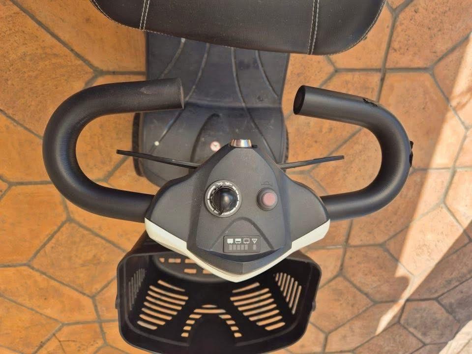 Invacare Colibri compact mobility scooter  - view 4