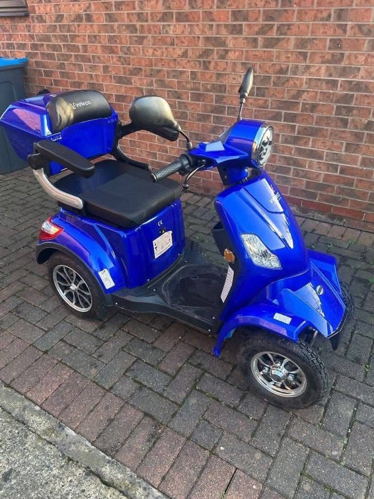 Voyager BN027 electric four wheeled mobility scooter - view 3