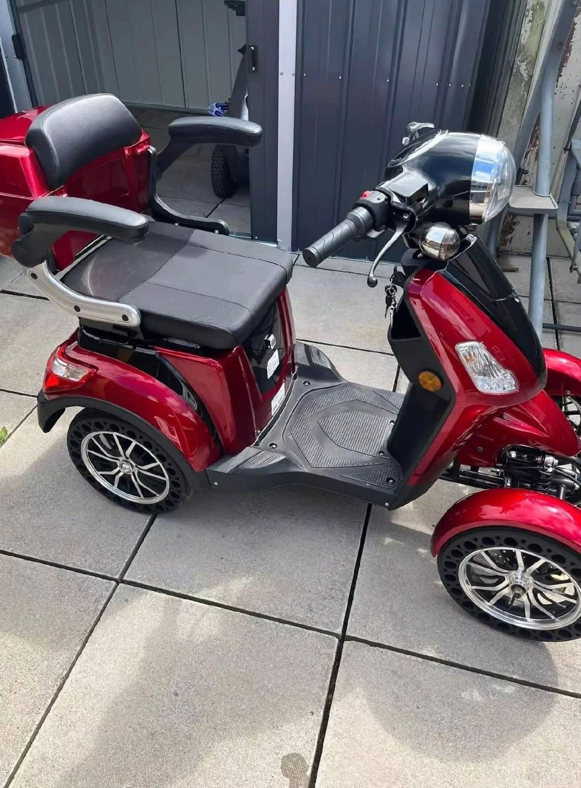 Four wheel electric mobility scooter - view 3