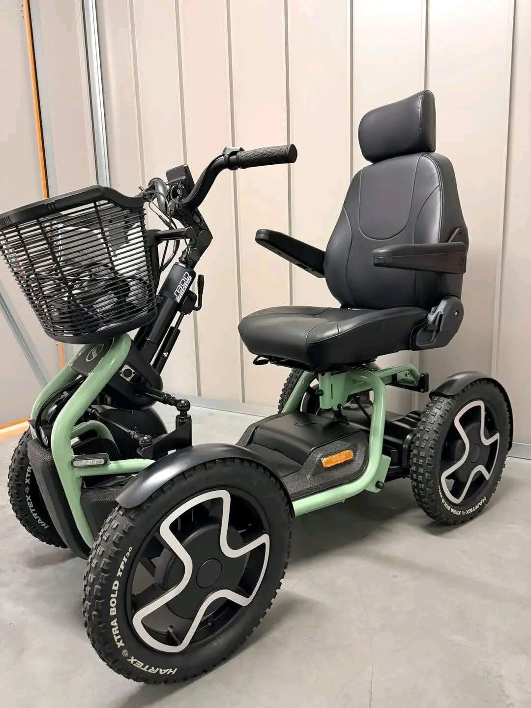 Scoozy Sterling S800 mobility scooter - view 2