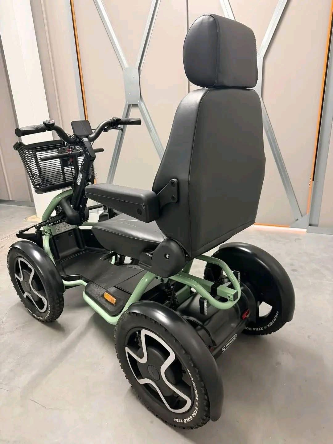 Scoozy Sterling S800 mobility scooter - view 3