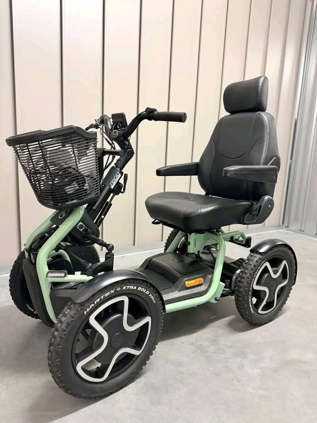 Scoozy Sterling S800 mobility scooter - view 4