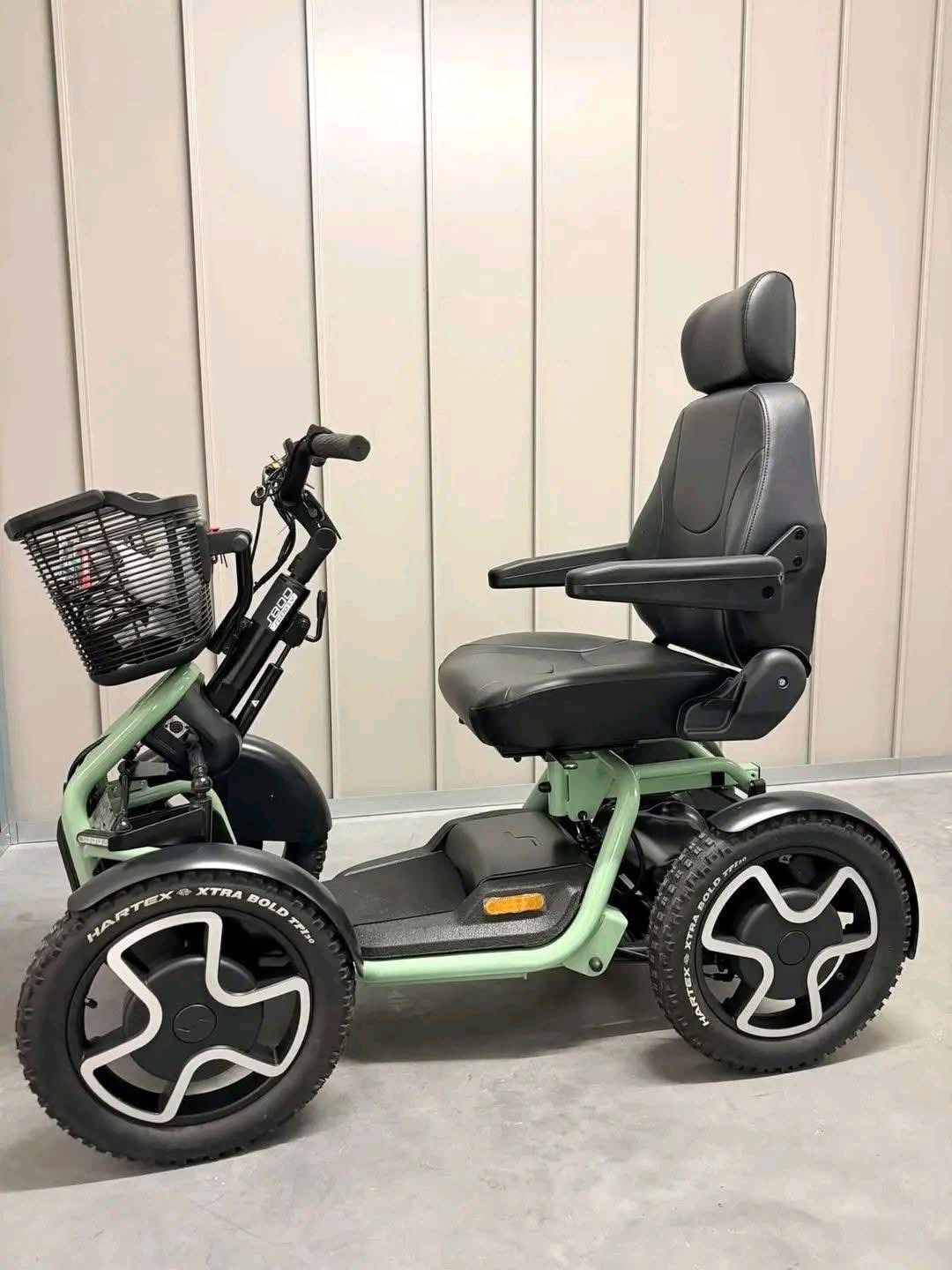 Scoozy Sterling S800 mobility scooter - view 5