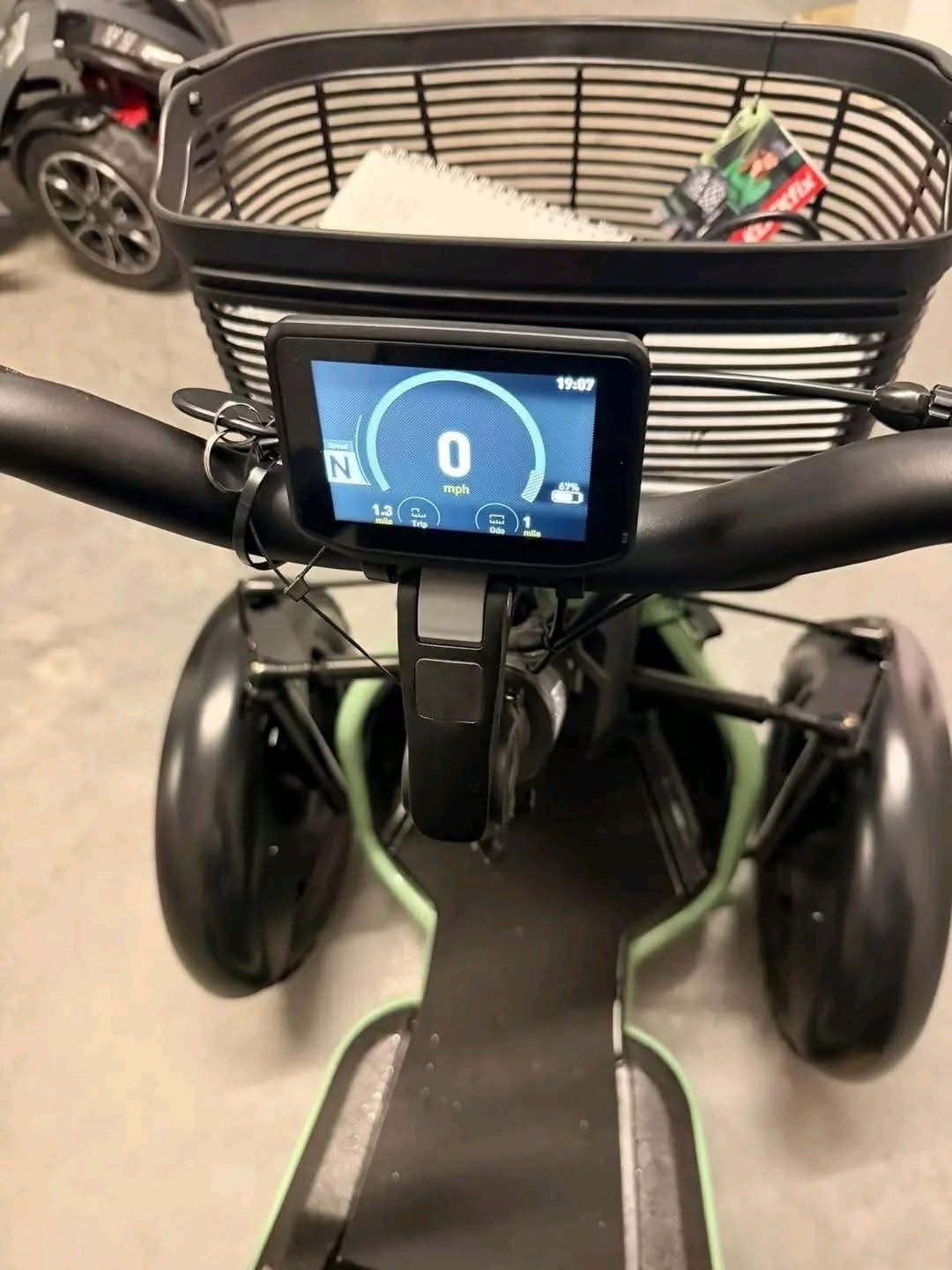 Scoozy Sterling S800 mobility scooter - view 6