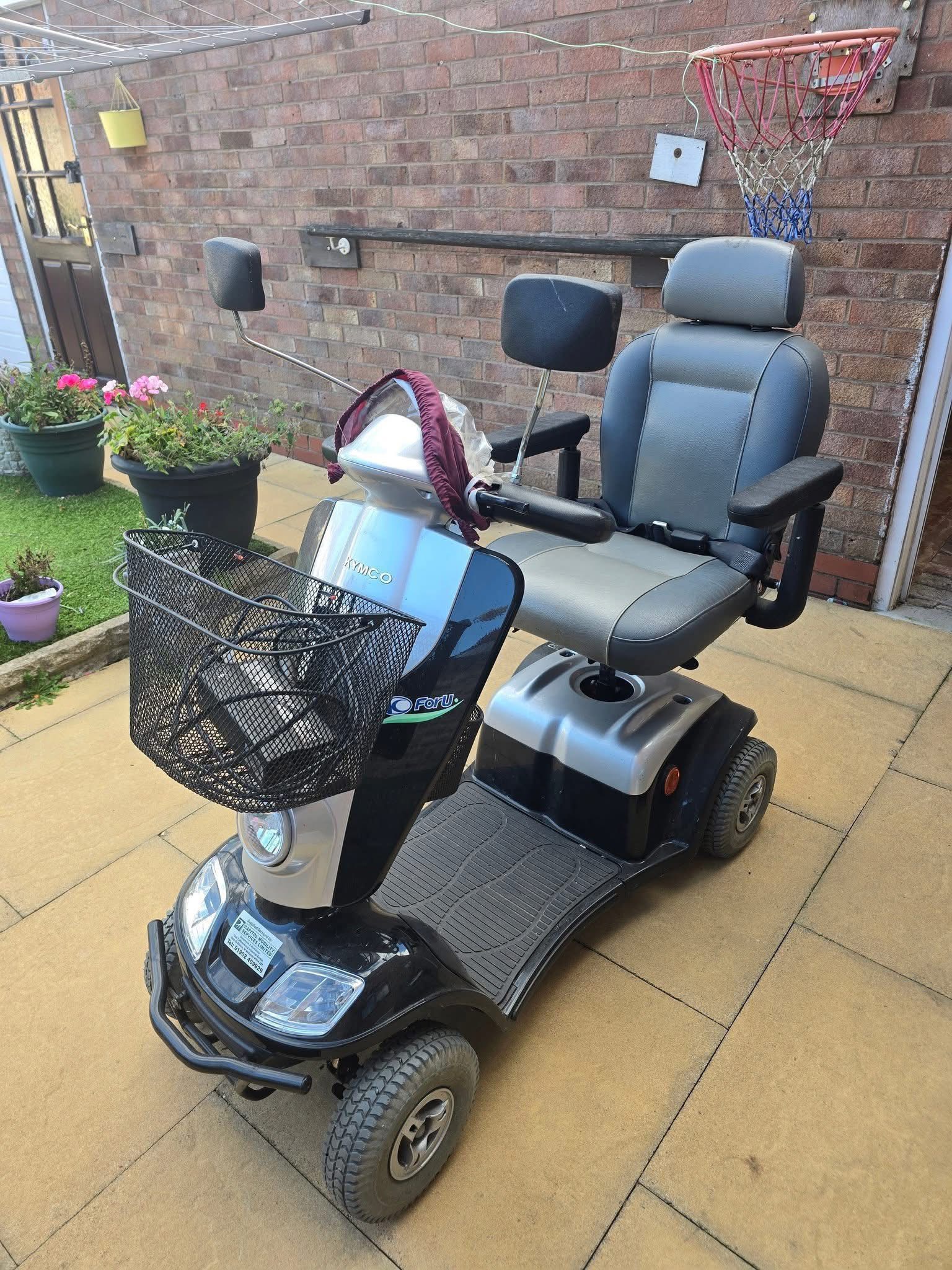 KYMCO MAXI XLS 8MPH MOBILITY SCOOTER  - view 2