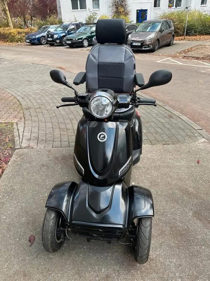 ROLEKTRO FOUR WHEEL ELECTRIC MOBILITY SCOOTER  - view 2