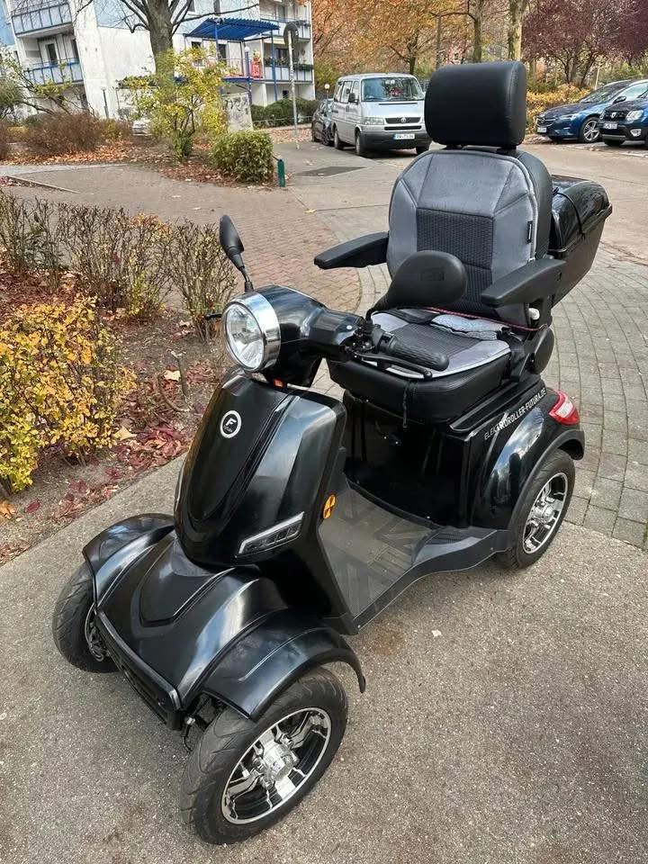 ROLEKTRO FOUR WHEEL ELECTRIC MOBILITY SCOOTER  - view 3