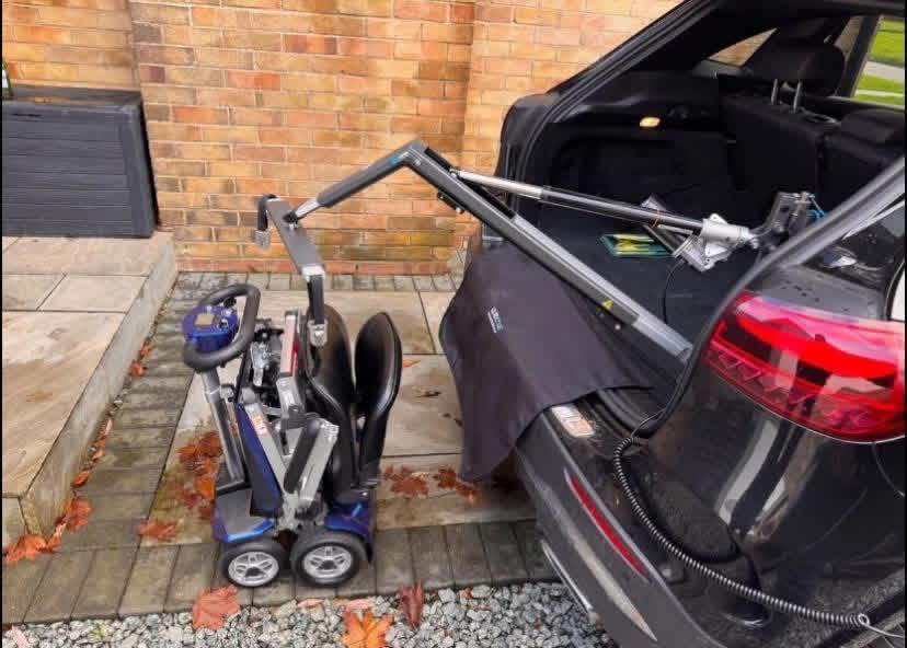 SMARTI LIGHTWEIGHT AUTO FOLDING MOBILITY SCOOTER 