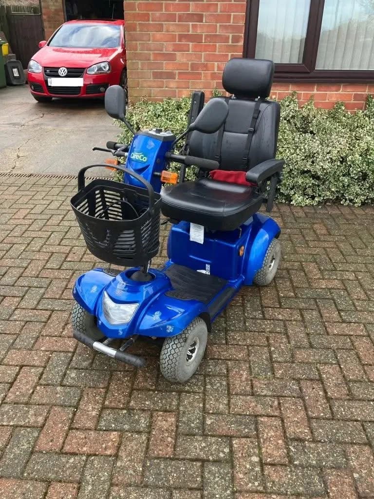 CARECO TITAN 8MPH MOBILITY SCOOTER 