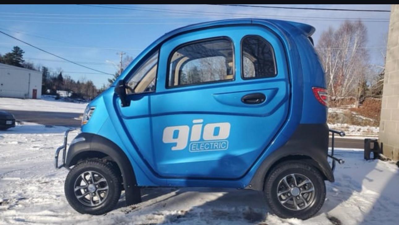 GIO ENCLOSED MOBILITY SCOOTER  - view 2