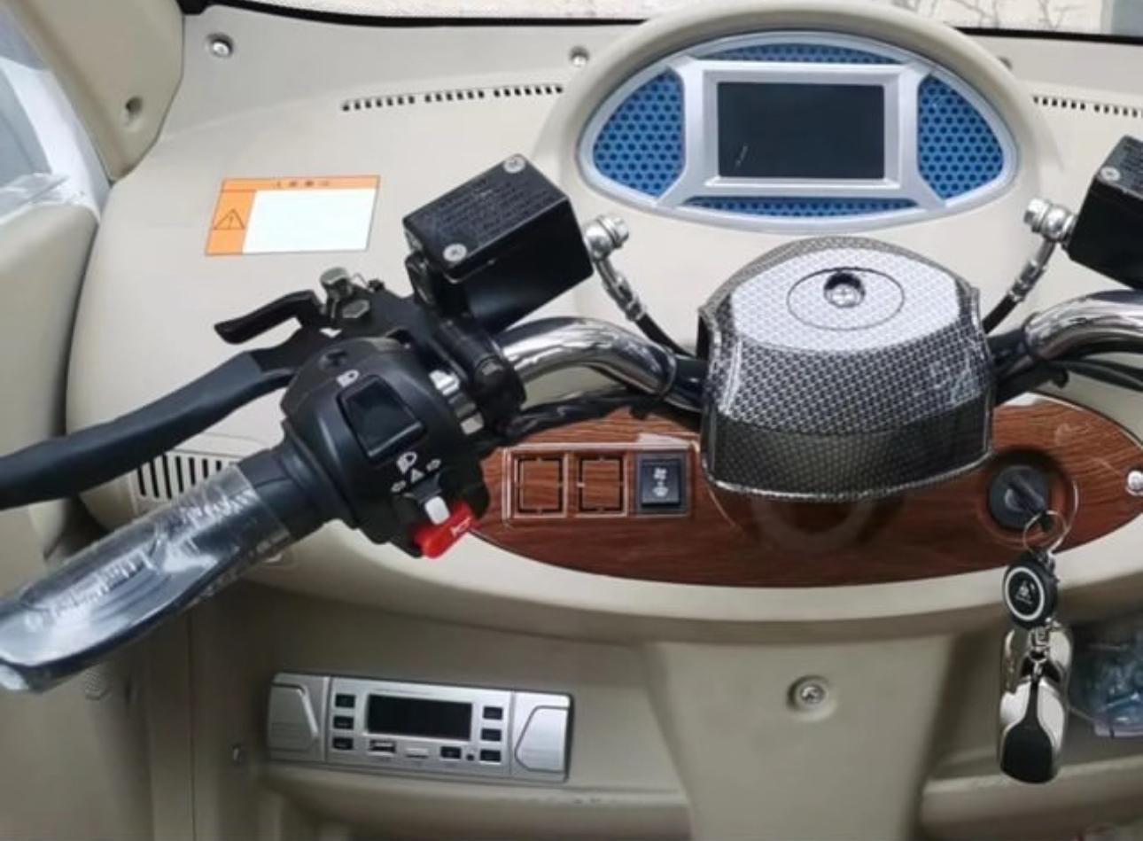 GIO ENCLOSED MOBILITY SCOOTER  - view 6