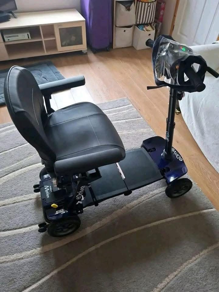 Motion Healthcare eDrive mobility scooter - view 2