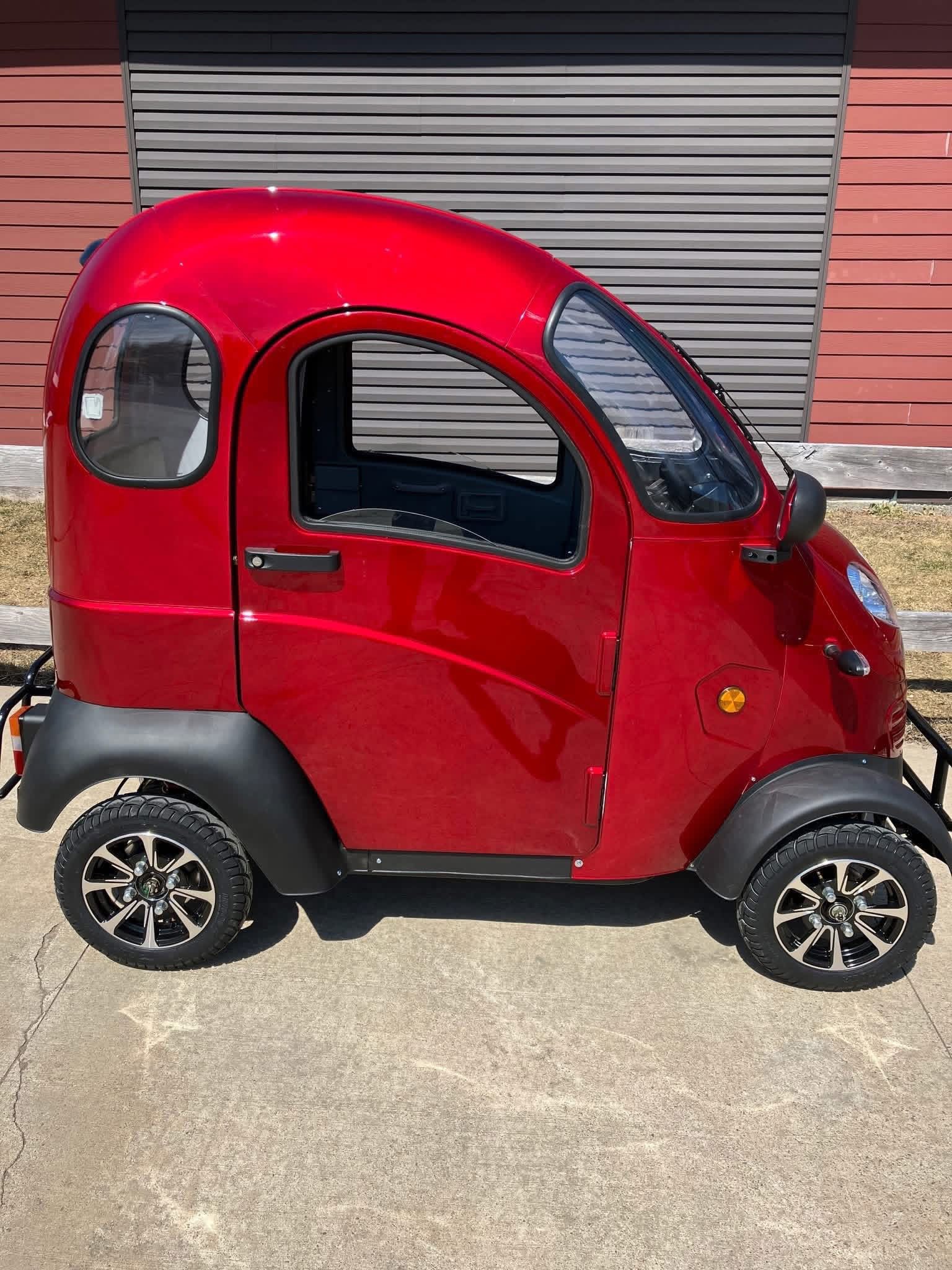 Enclosed Electric Mobility Scooter - view 3