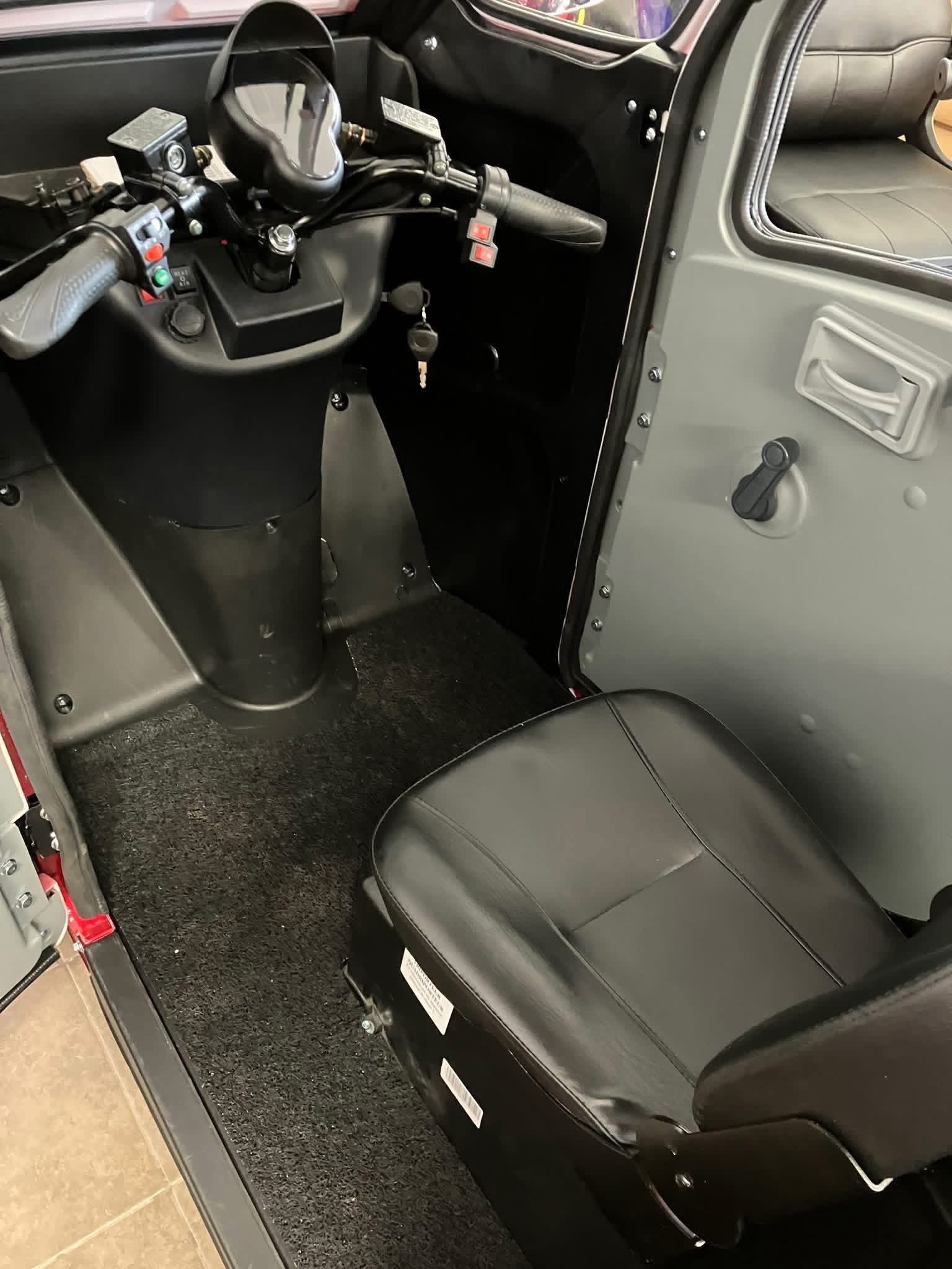 Enclosed Electric Mobility Scooter - view 6