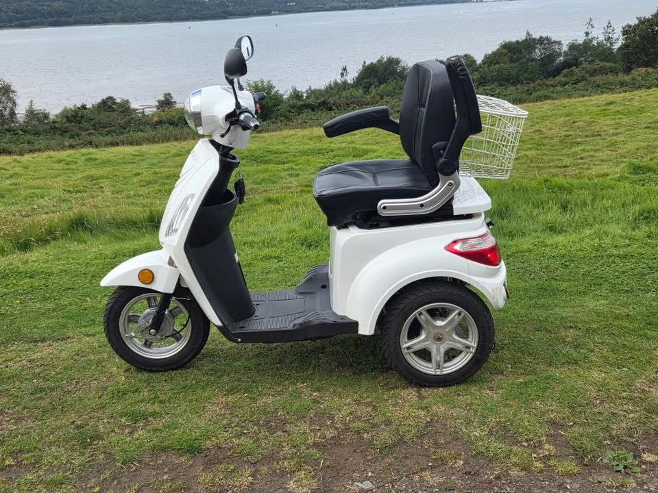 VELECO CRISTAL 3 WHEEL MOBILITY SCOOTER - view 2
