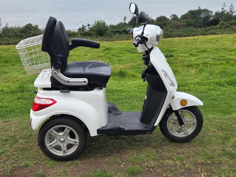 VELECO CRISTAL 3 WHEEL MOBILITY SCOOTER - view 5
