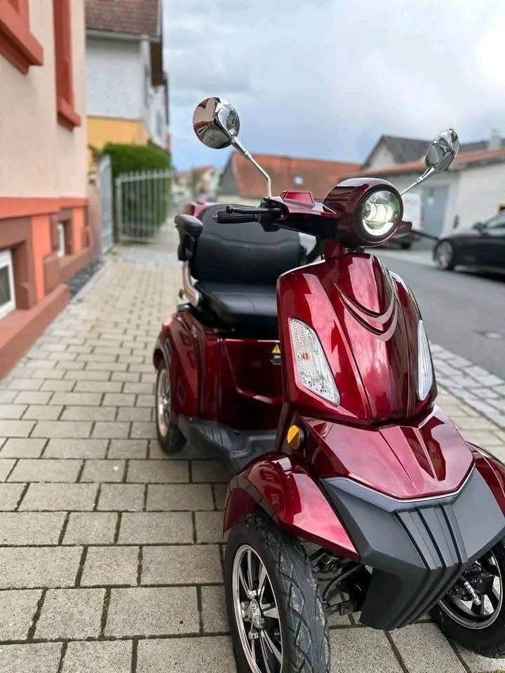 Veleco Faster Class 3 mobility scooter - view 4