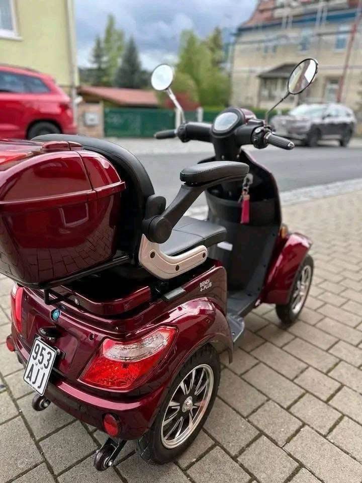 Veleco Faster Class 3 mobility scooter - view 8