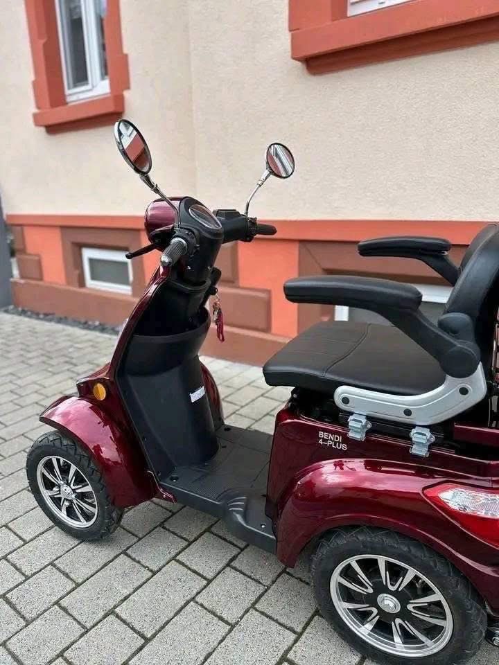 Veleco Faster Class 3 mobility scooter - view 9