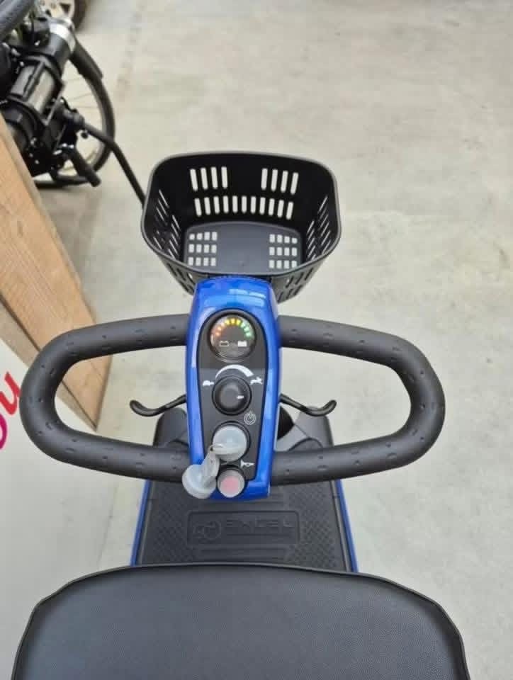 Excel Xena 3 wheel mobility scooter  - view 4