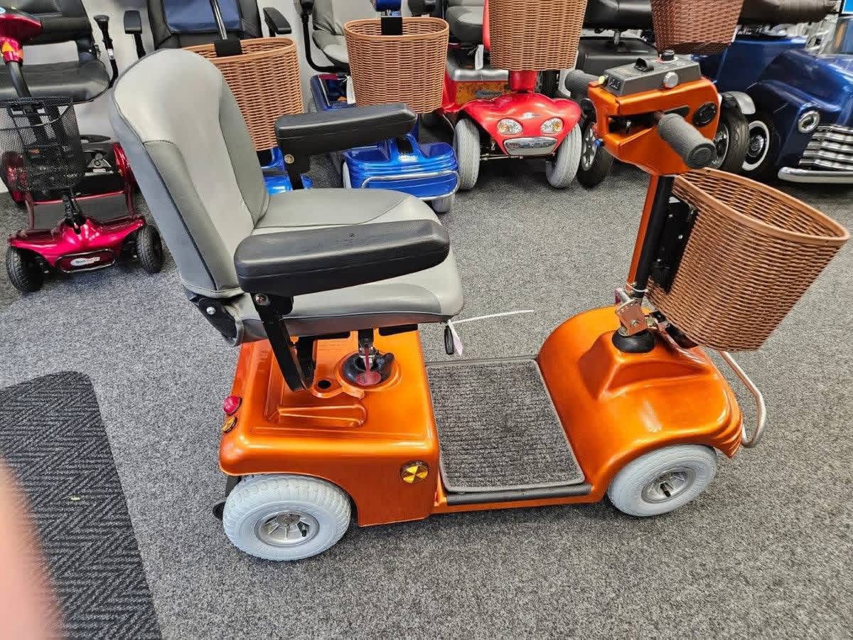 Roma Sovereign 4 mobility scooter  - view 3